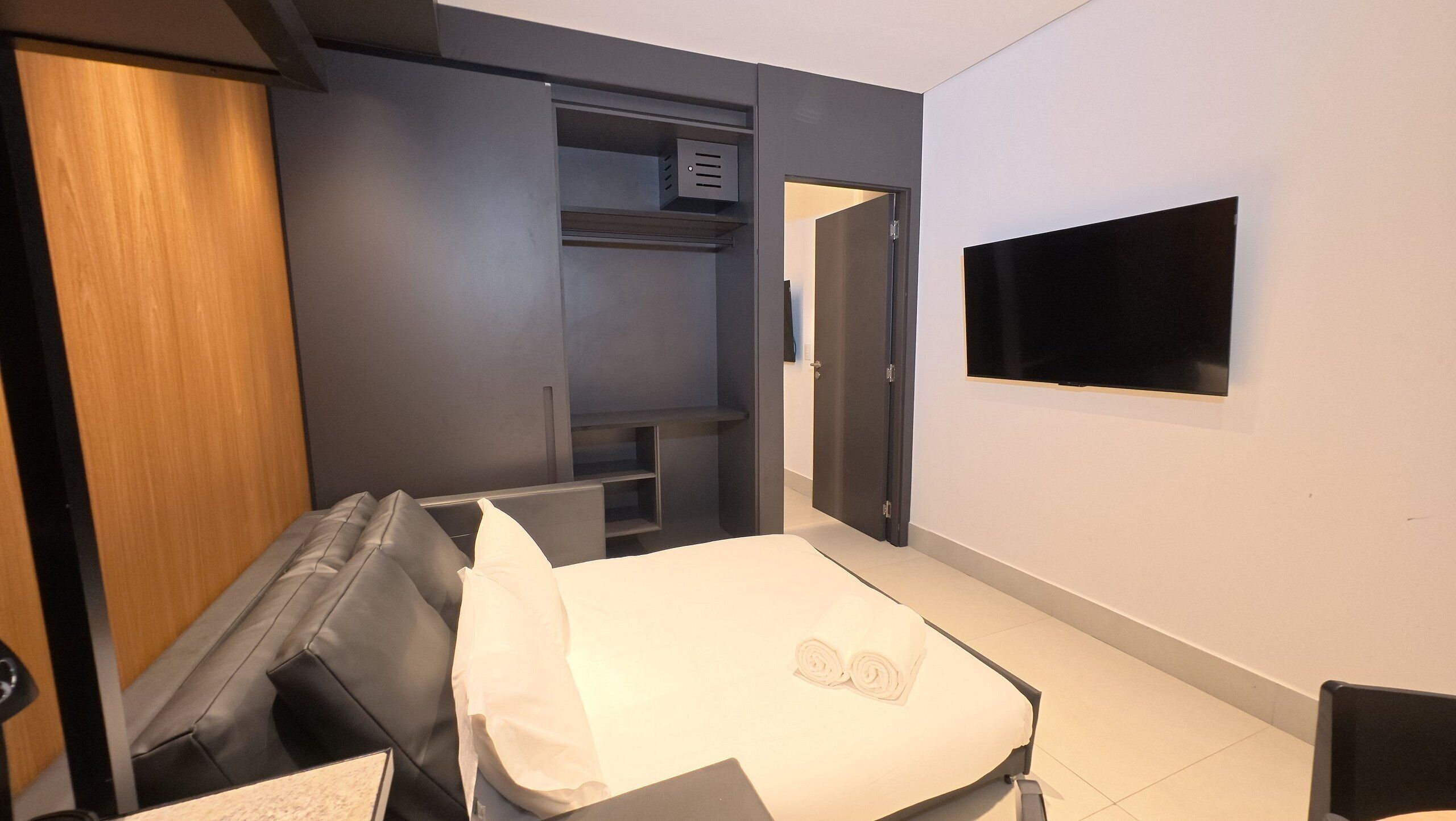 Ropa de cama de alta calidad y minibar
