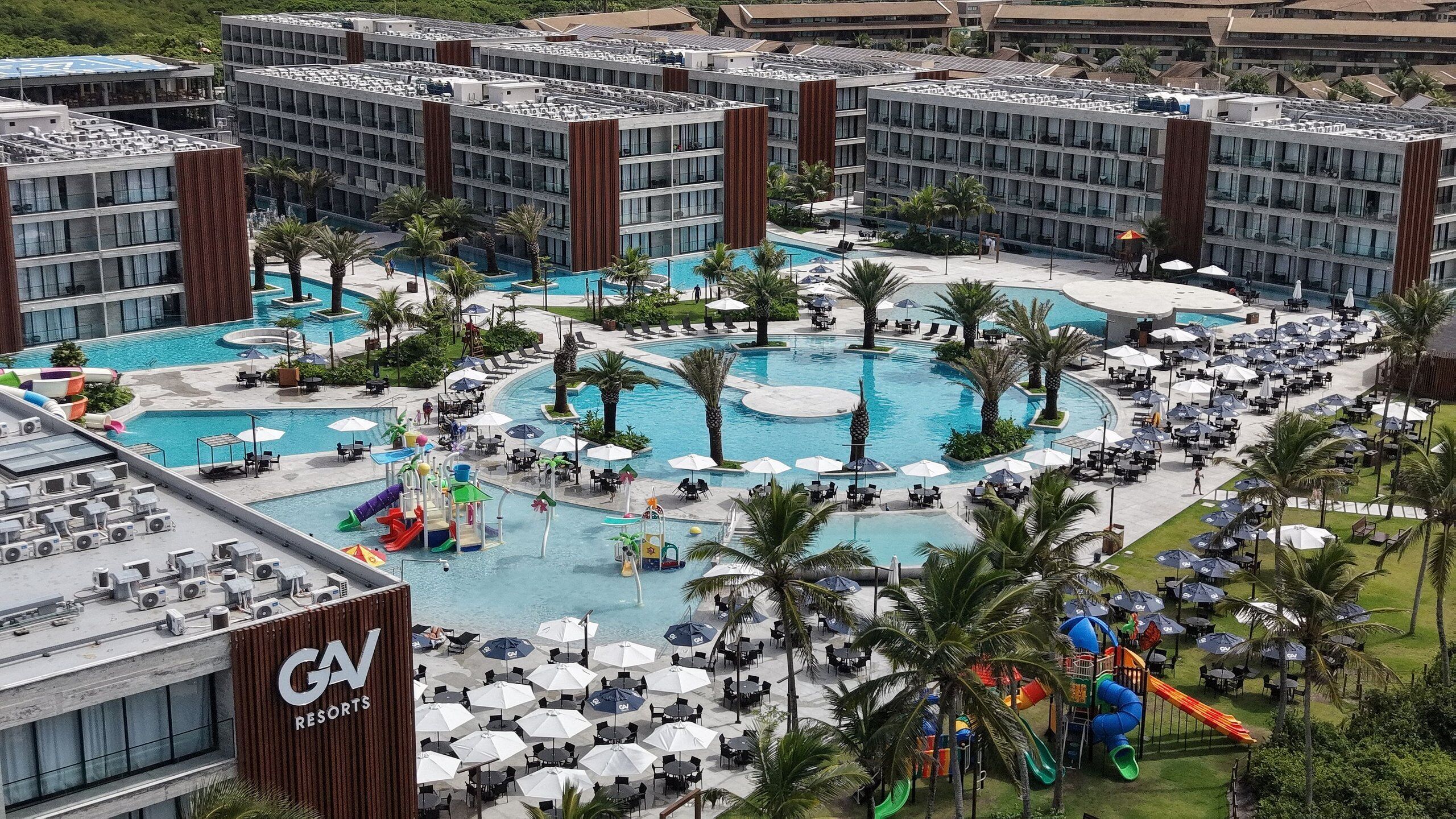 15 piscinas externas