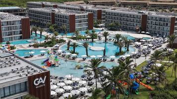 15 piscinas externas
