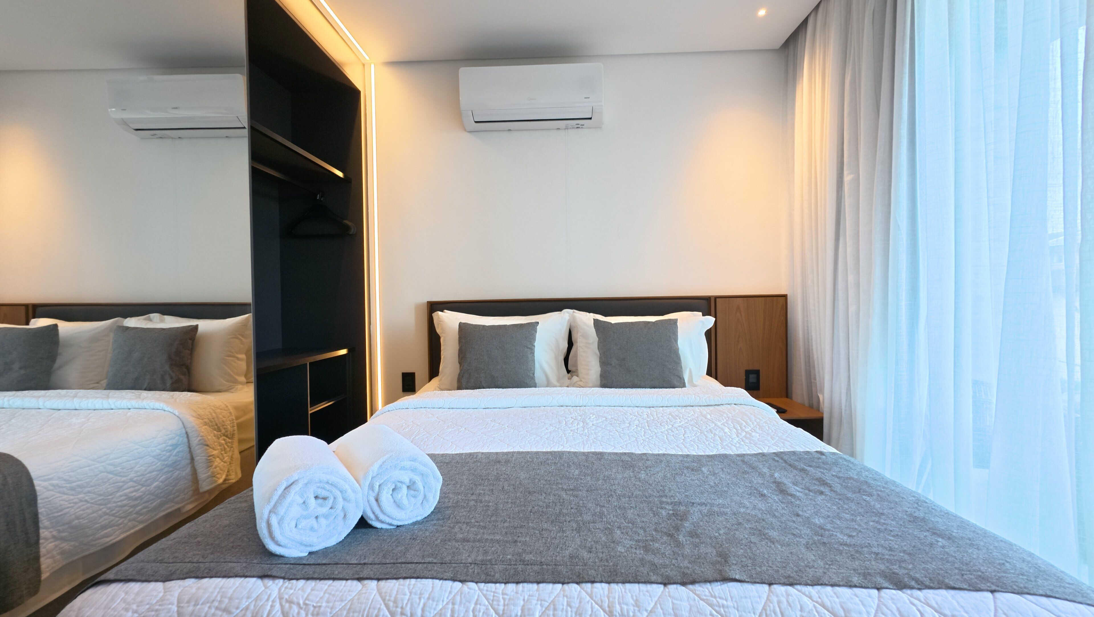Premium bedding, minibar, laptop workspace, free WiFi