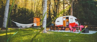"Darla" the Glamping Trailer at Ashford Lodge