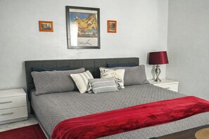 Room - Cozy 1‑Bedroom Lakeside Apartment in Beautiful Orlando (Orlando)