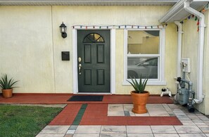 Exterior detail - Cozy 1‑Bedroom Lakeside Apartment in Beautiful Orlando (Orlando)