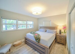 3 bedrooms, iron/ironing board, WiFi, bed sheets - Tropical Pool Oasis. Near beach, Wilton Manors and Fort Lauderdale (Fort Lauderdale)
