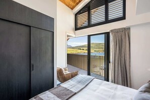 2 bedrooms, desk, iron/ironing board, WiFi - Clubhouse Lane 210, Golfside  Free Parking  AC (Jacks Point)