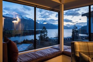 Interior - Earnslaw Terrace Luxury Villa-Hot Tub & Lake Views (Queenstown)