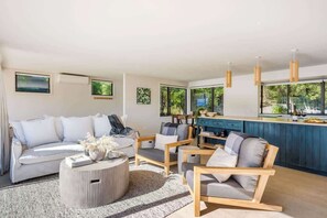TV, fireplace, offices - Lake Hayes Luxury Villa Views  AC  Fireplace (Queenstown)
