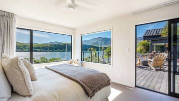 5 bedrooms, iron/ironing board, WiFi, bed sheets