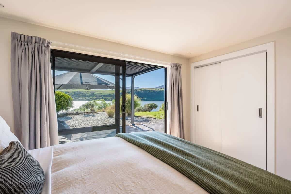 5 habitaciones, tabla de planchar con plancha, wifi y ropa de cama 