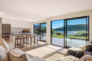 TV, fireplace, offices - Lake Hayes Luxury Villa Views  AC  Fireplace (Queenstown)
