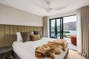 2 bedrooms, iron/ironing board, WiFi, bed sheets - Solara Apt, Luxury 2BR, Free Parking, BBQ & Views! (Queenstown)