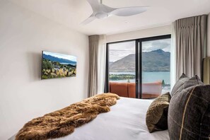 2 bedrooms, iron/ironing board, WiFi, bed sheets - Solara Apt, Luxury 2BR, Free Parking, BBQ & Views! (Queenstown)