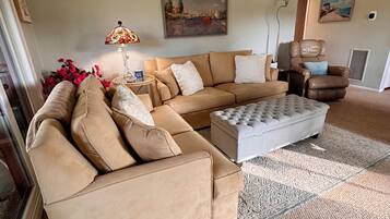 Smart TV, books, stereo