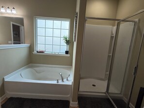 Towels, soap, toilet paper - Spacious 1-bedroom guest house in Rincon on golf course- safe neighborhood (Rincon)