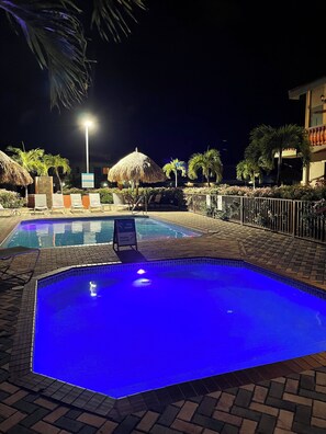 Pool - Charming 2-bedroom apartment with AC in vibrant Noord (Noord)