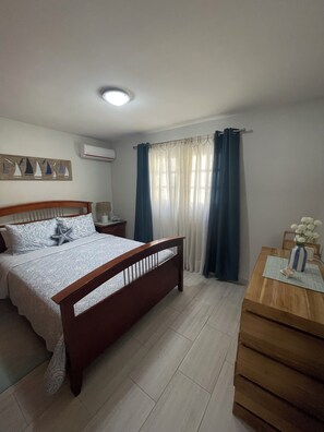 Room - Charming 2-bedroom apartment with AC in vibrant Noord (Noord)