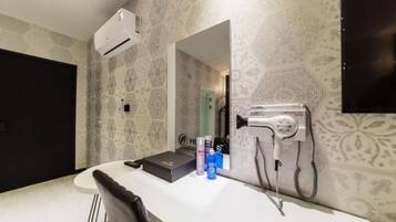 Habitación Deluxe con 2 camas individuales, vistas a la ciudad | Baño