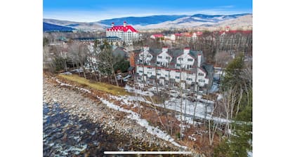 Riverfront Serenity at South Peak, Patio Overlooking the Pemi River