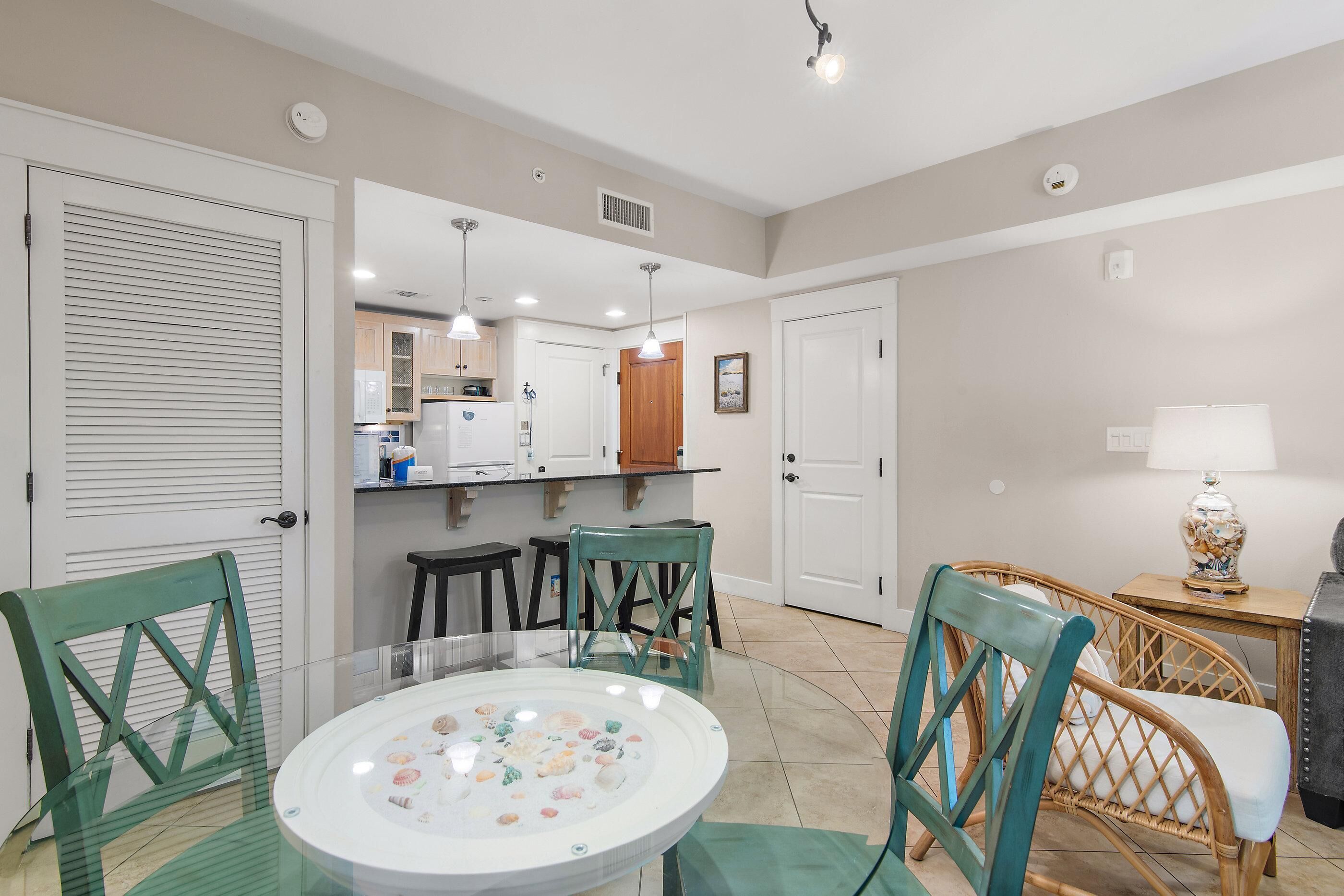 Condo, Multiple Beds (Market Street Inn 232/234 - Emerald E) | Dining
