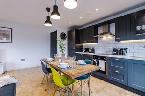 Apartment - Modern 2-bed Flat in Central Leeds - Sleeps 6 (Leeds)