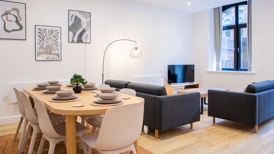 Modern 4-bed Apartment Leeds Business District