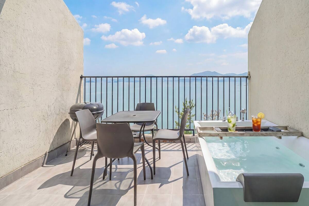 Basic Room, 1 Bedroom (203 (Ocean View, Pet-Friendly))