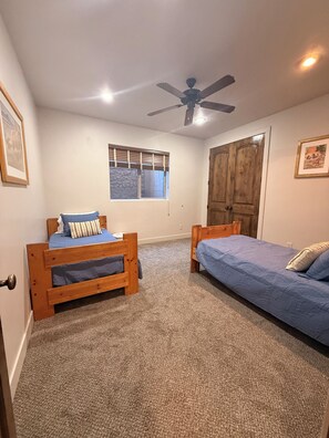 3 bedrooms, iron/ironing board, free WiFi, bed sheets