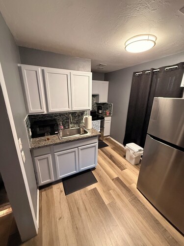 Cozy 1-bedroom apartment in serene Oklahoma City with AC