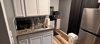 Cozy 1-bedroom apartment in serene Oklahoma City with AC