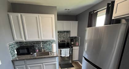 Cozy 1-bedroom apartment in serene Oklahoma City with AC