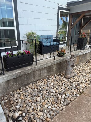 Terrace/patio - Cozy 1-bedroom apartment in serene Oklahoma City with AC (Oklahoma City)