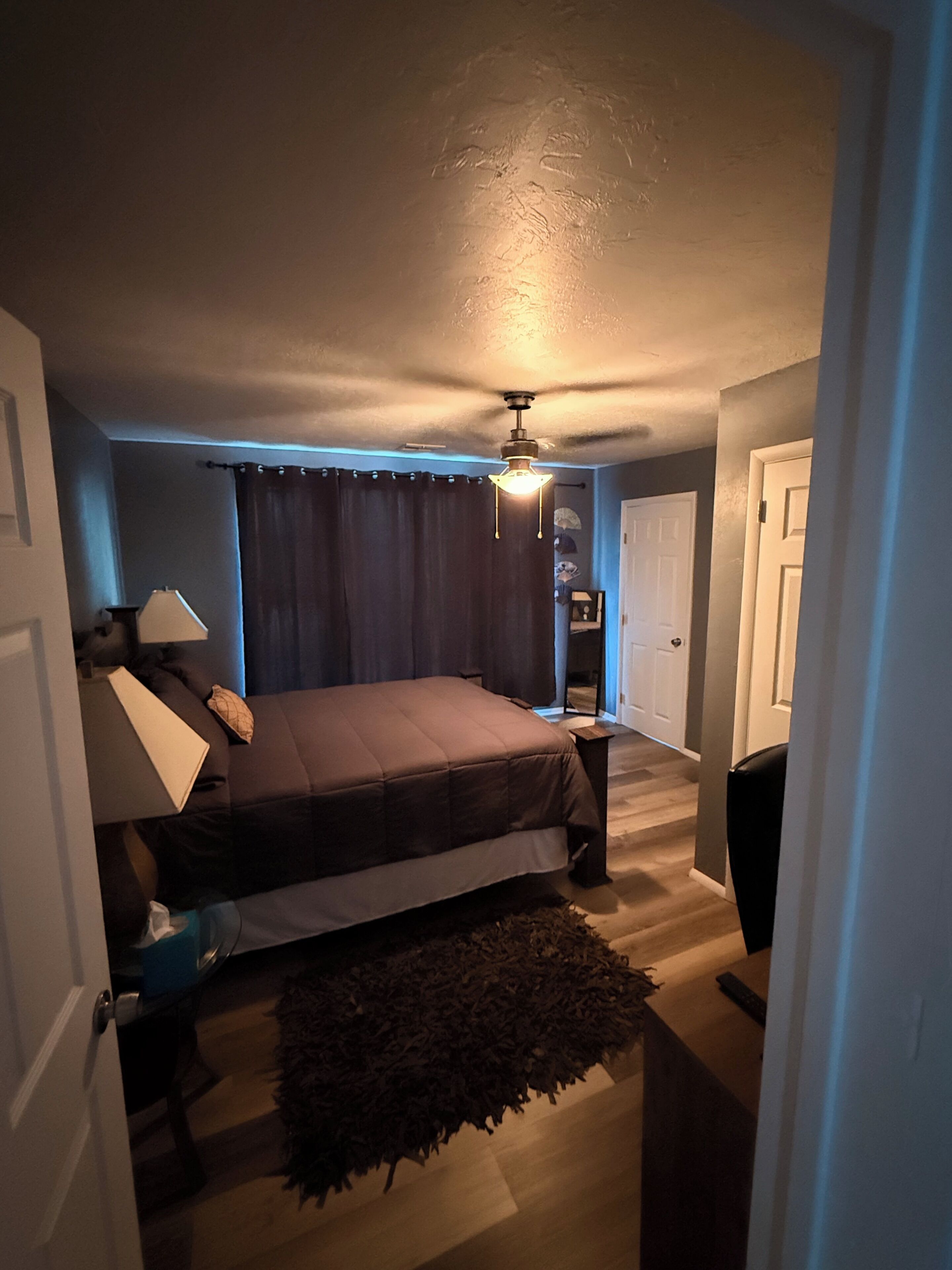 1 habitación, tabla de planchar con plancha, wifi y ropa de cama 