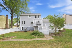 Exterior - 30+ day stay. Move-in ready! Utilities included (Fredericksburg)