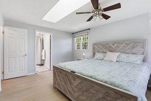 Room - 30+ day stay. Move-in ready! Utilities included (Fredericksburg)