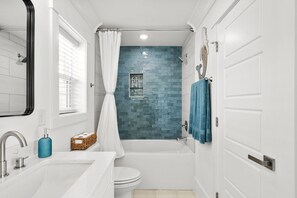 Shower, hair dryer, shampoo - Walk to Beach! Brand New Home-Sleeps 10 (Myrtle Beach)