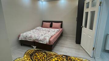 Deluxe Penthouse, Balcony, Park View | Egyptian cotton sheets, premium bedding, down comforters