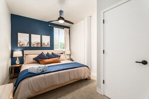 2 habitaciones, escritorio, cuna de viaje y wifi 