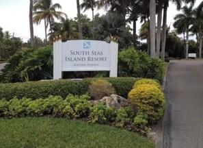 Naamplaatje voor South Seas Island Resort in Captiva, Florida.