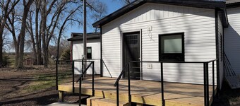  Newly Remodeled Creekside Bungalow on 3 acres with private Beach/Creek access