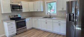  Newly Remodeled Creekside Bungalow on 3 acres with private Beach/Creek access