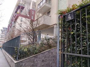 Exterior detail - Cozy three-bedroom apartment in Santa Giulia, well-serviced neighborhood (Milano)