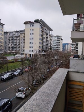 Property grounds - Cozy three-bedroom apartment in Santa Giulia, well-serviced neighborhood (Milano)