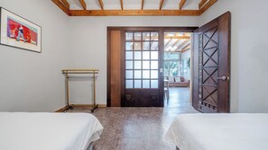 Habitación básica, 2 habitaciones (ROOM E (Whirlpool Spa)) | 1 habitación y wifi gratis 