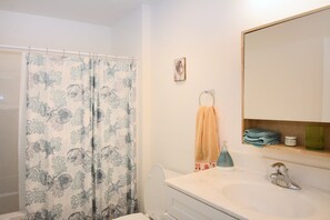Shower - Rehoboth Beach House Pet Friendly Fenced Yard Next to Trail (Rehoboth Beach)