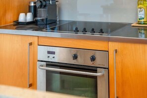 Fridge, microwave, oven, stovetop - Roberts Street Retreat - Taupo CBD (Taupo)