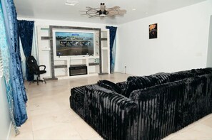 TV - Entire Home 5BRS Buckeye  Sleeps 15 with AC Tartesso Poolside Hacienda (Buckeye)