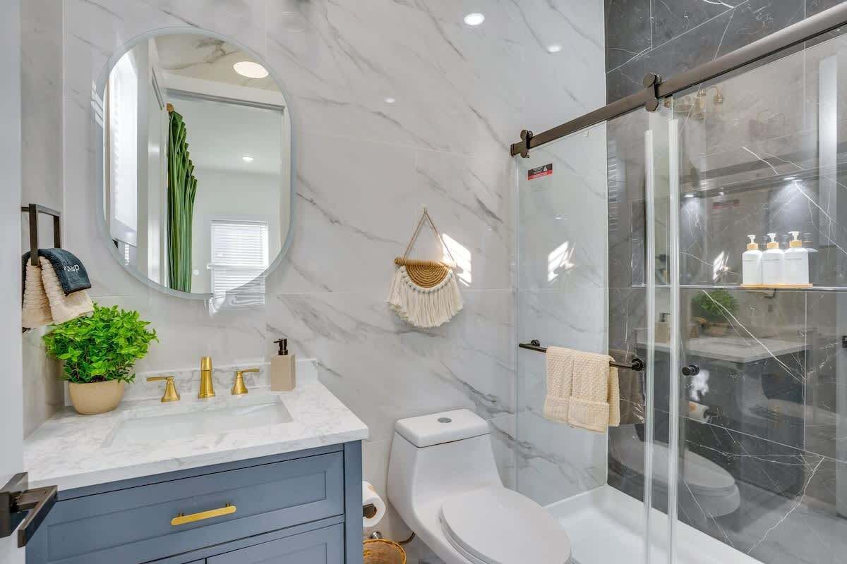 Shower, hair dryer, towels, shampoo