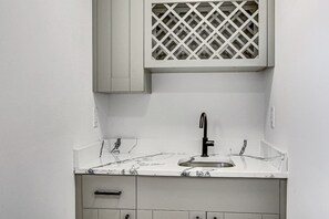 Interior - Luxury Compound, NYC, MetLife, Rooftop Views (Jersey City)