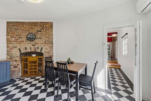 Dining - 2BR Miners' Cottage, Bendigo (Bendigo)