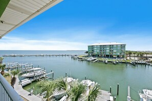 Marina - Beach n Bay 2 BR Condo w\ Beach Access Boat Slip & Stunning Views (Gulf Shores)